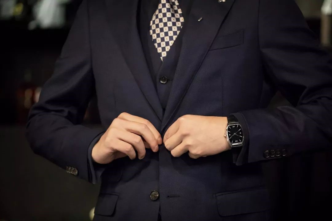 長沙炭河服飾有限公司,長沙西服定制公司,工作服定制,沖鋒衣定制,T恤定制 長沙炭河服飾有限公司,長沙西服定制公司,工作服定制,沖鋒衣定制,T恤定制